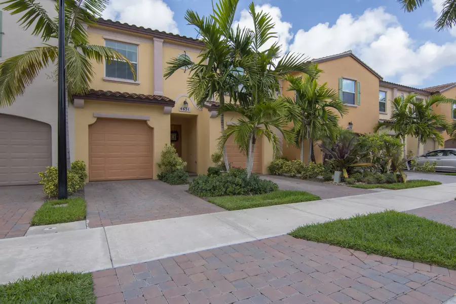 4631 Mediterranean CIR, Palm Beach Gardens, FL 33418