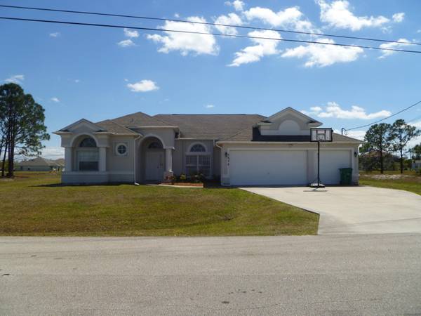 5828 NW Gerald CIR, Port Saint Lucie, FL 34986