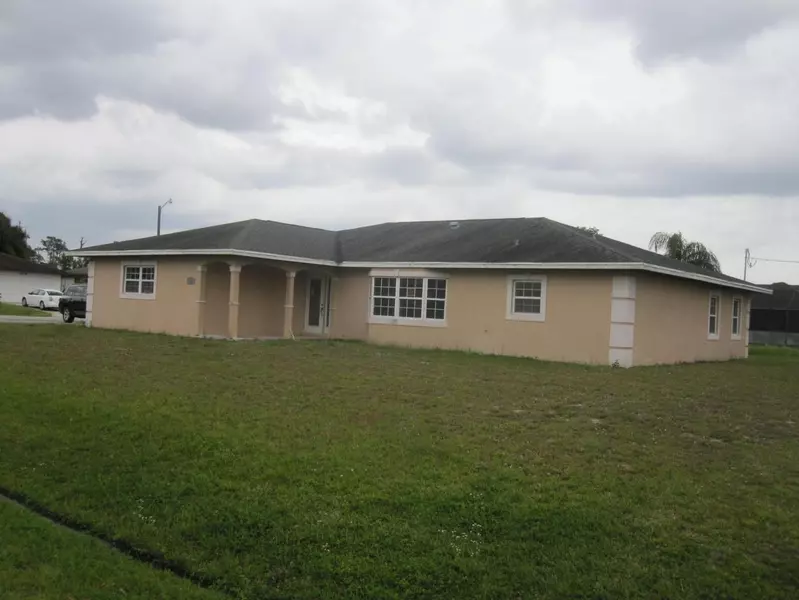 496 SE Verada AVE, Port Saint Lucie, FL 34983