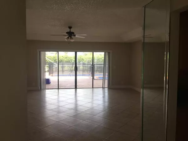 Lake Worth, FL 33467,8781 Sand Lake CT