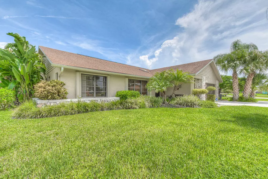 2922 NE Ivy LN, Jensen Beach, FL 34957