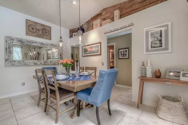 Jensen Beach, FL 34957,2922 NE Ivy LN