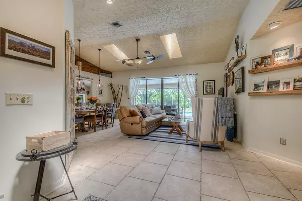 Jensen Beach, FL 34957,2922 NE Ivy LN