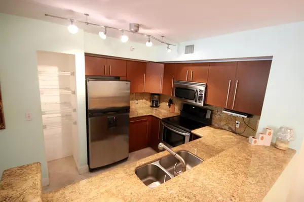 120 Yacht Club WAY 306, Hypoluxo, FL 33462