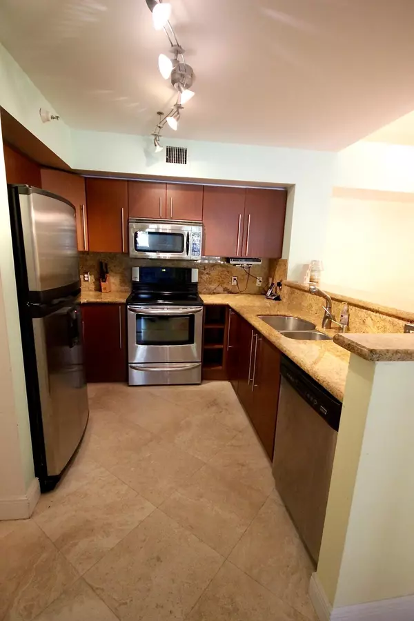 Hypoluxo, FL 33462,120 Yacht Club WAY 306