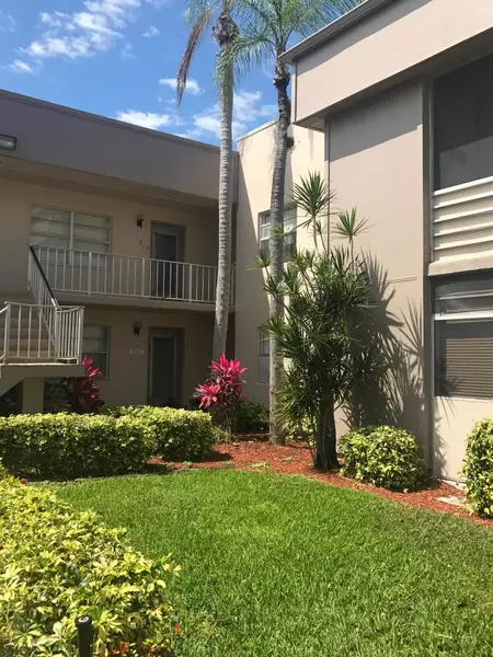 813 Flanders Q, Delray Beach, FL 33484