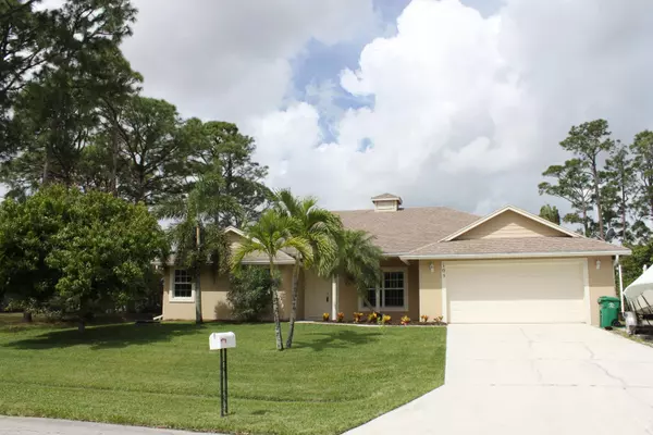 105 SE Crosspoint DR, Port Saint Lucie, FL 34953