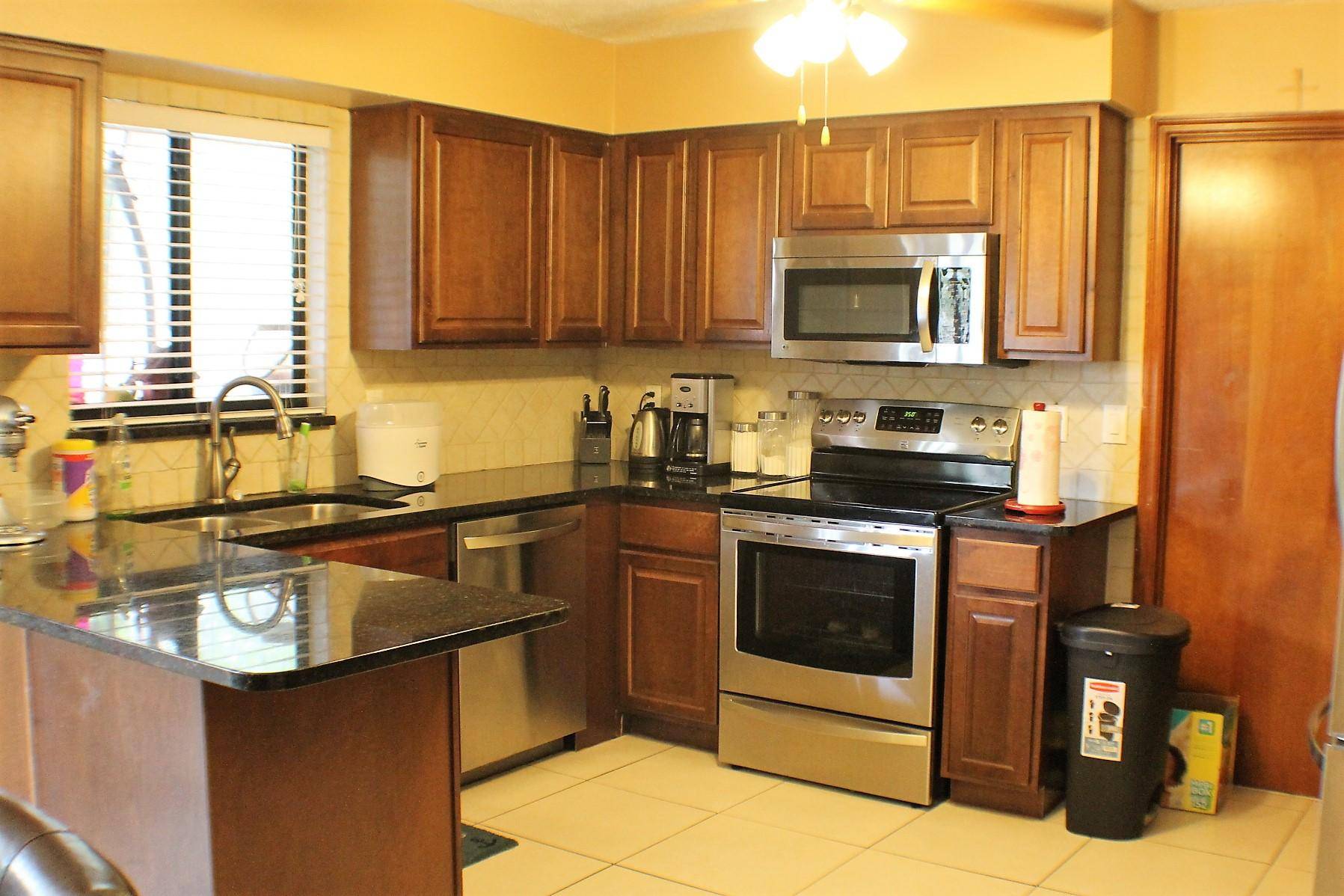 Port Saint Lucie, FL 34983,542 SW Dwight AVE