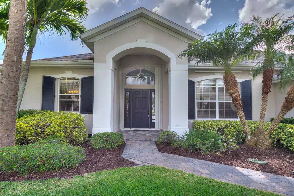 Vero Beach, FL 32968,580 SW 45th CT