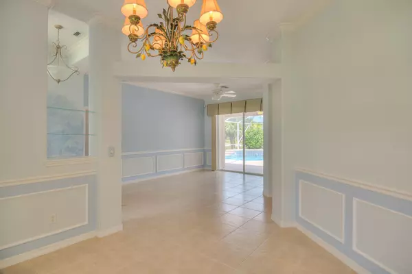 Vero Beach, FL 32968,580 SW 45th CT