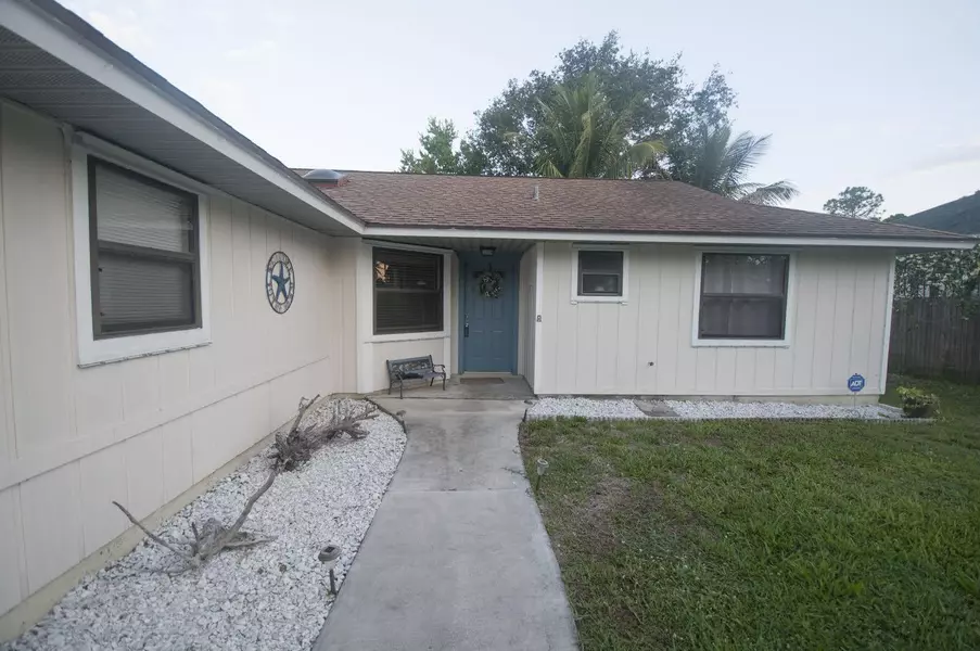 6094 SE Orange Blossom TRL, Hobe Sound, FL 33455