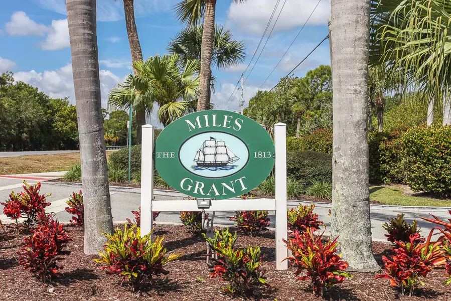 5335 SE Miles Grant RD H-215, Stuart, FL 34997