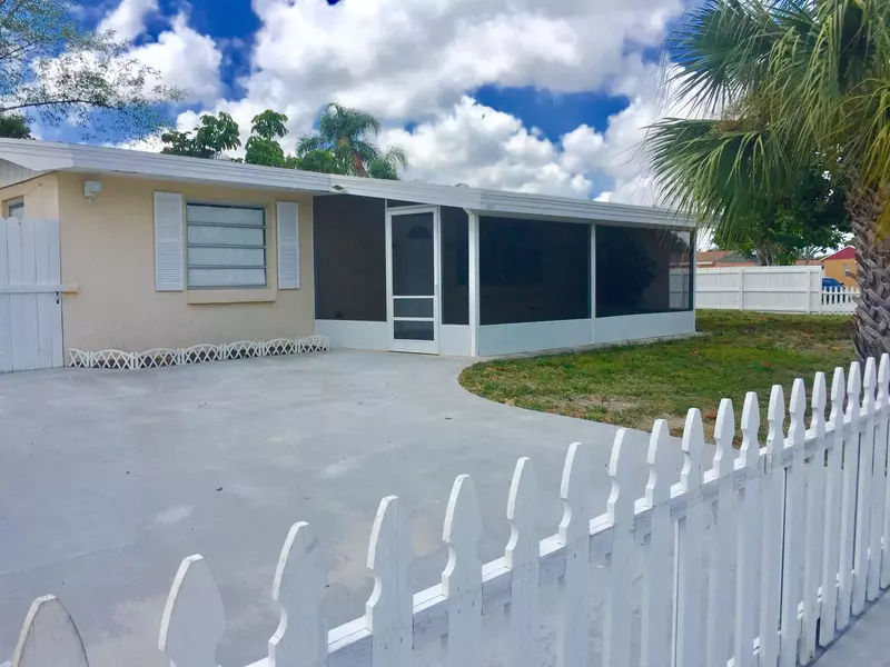 3821 S 55th AVE, Greenacres, FL 33463