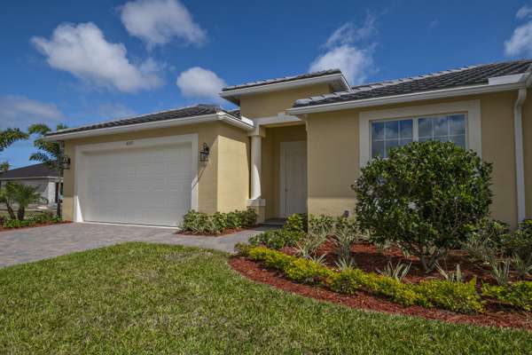 6152 NW Argyll LN, Port Saint Lucie, FL 34983