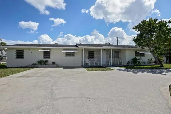 237 Akron RD, Lake Worth, FL 33467