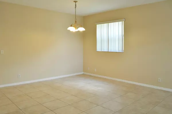 Coral Springs, FL 33071,833 NW 126th