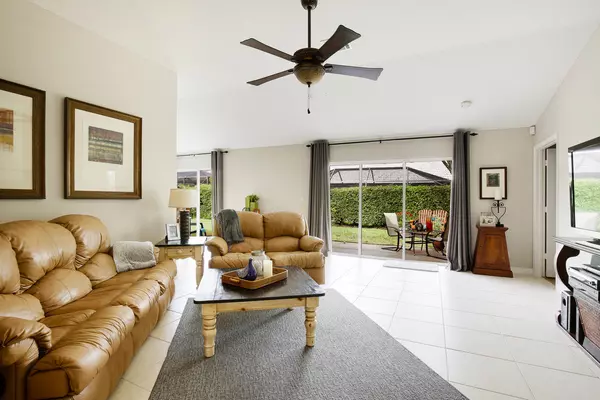 Wellington, FL 33414,2019 White Coral CT