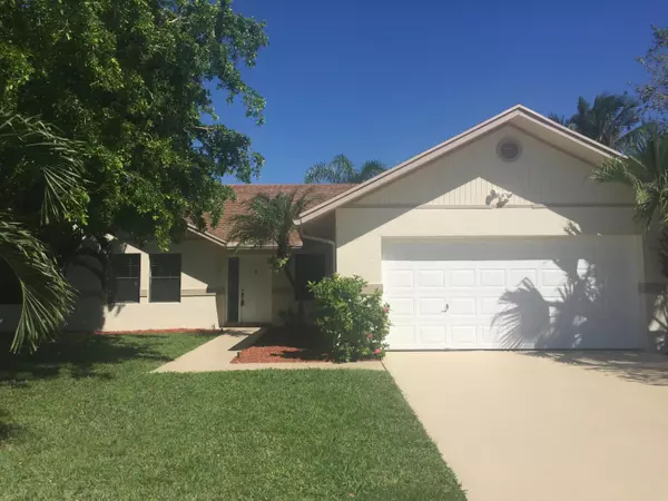 43 Cedar CIR, Boynton Beach, FL 33436