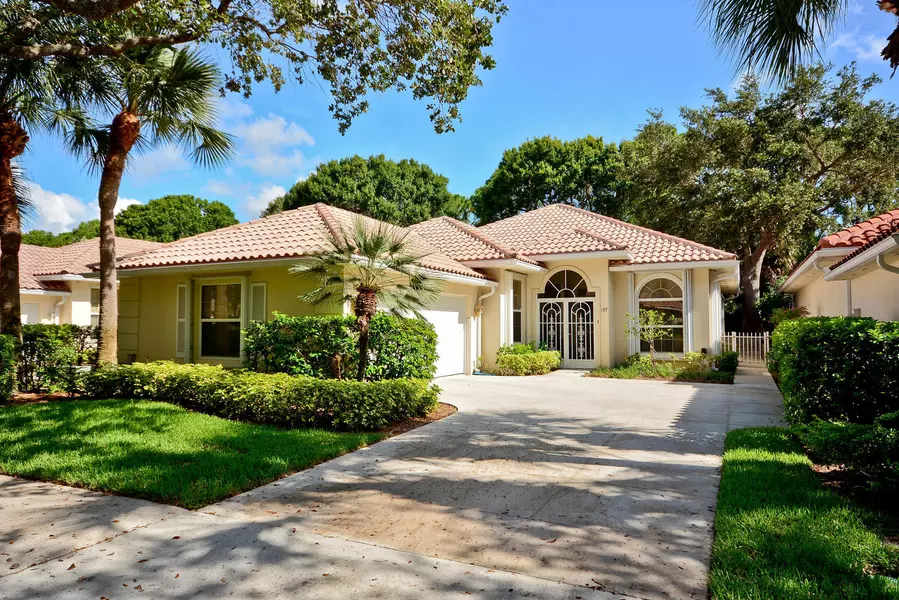 197 E Tall Oaks CIR, Palm Beach Gardens, FL 33410