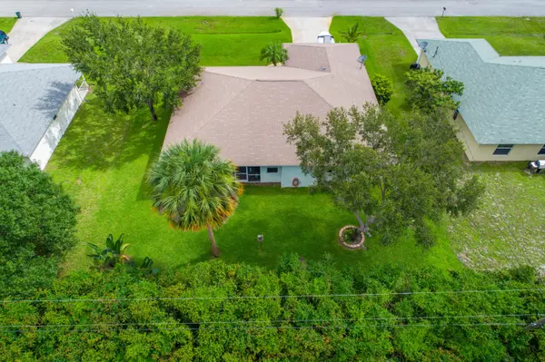 Port Saint Lucie, FL 34953,958 SW Worcester LN