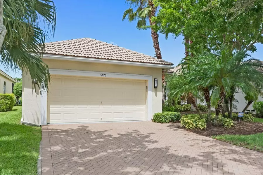 5773 S Fountains DR, Lake Worth, FL 33467