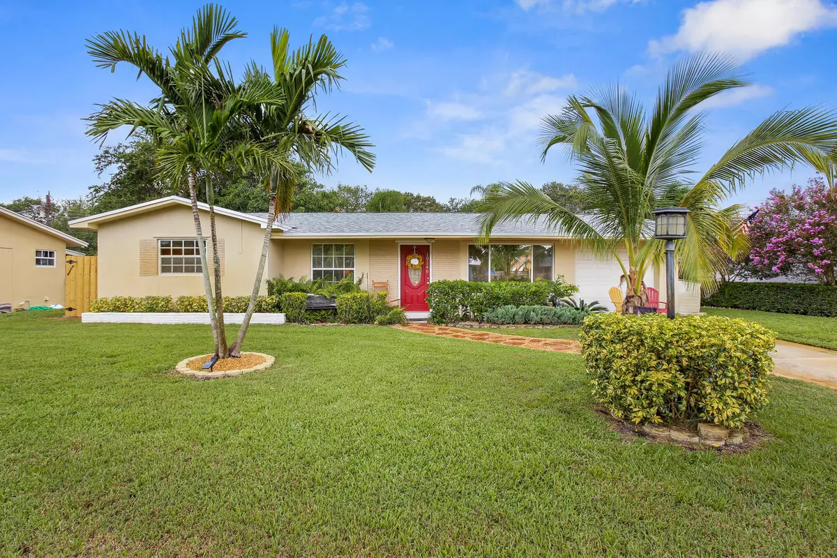 Tequesta, FL 33469,19146 SE Southgate DR