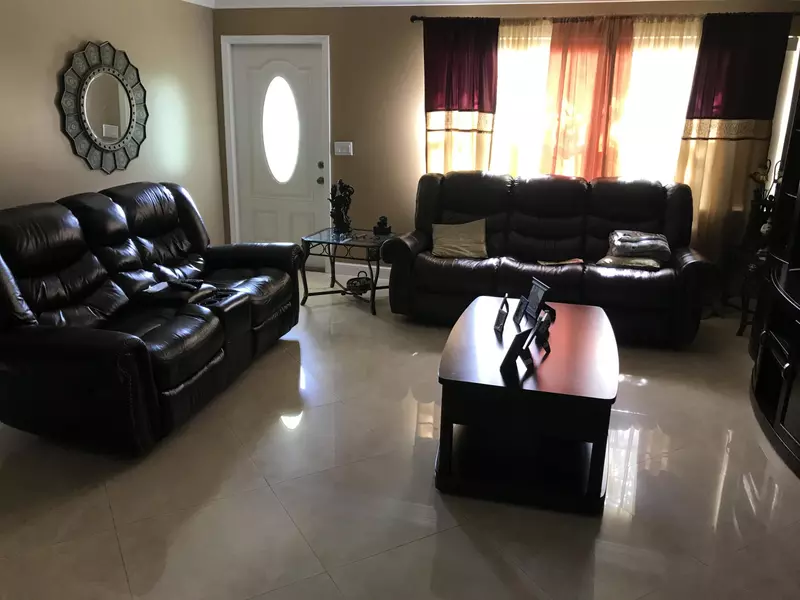 2117 W Palma, West Palm Beach, FL 33415