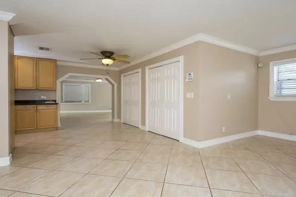 Jupiter, FL 33458,609 N Pennock LN