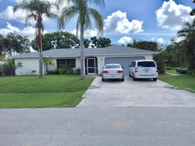 433 SE Skipper LN, Port Saint Lucie, FL 34983