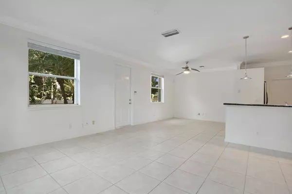 Deerfield Beach, FL 33441,830 SE 4th CT