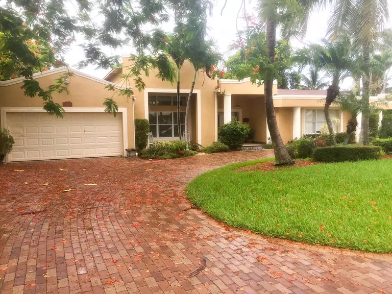 735 Lake Shore DR, Delray Beach, FL 33444