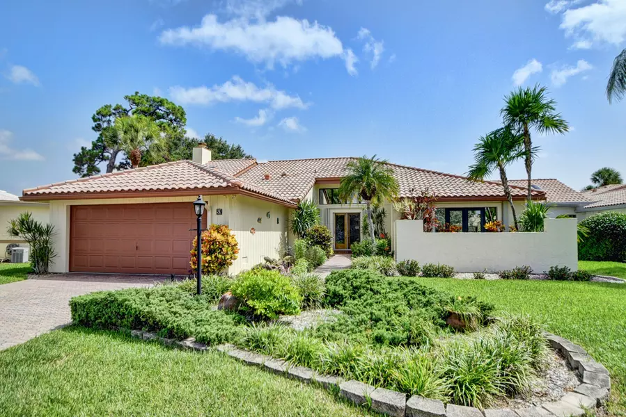 53 Woods LN, Boynton Beach, FL 33436