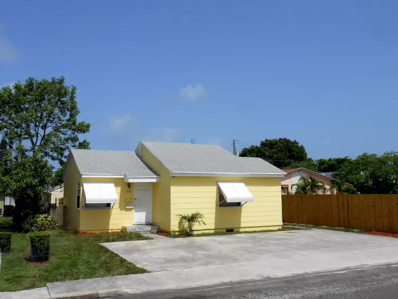 910 N J ST, Lake Worth, FL 33460