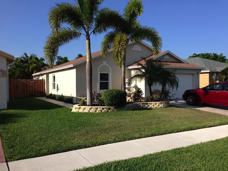 5965 Azalea CIR, West Palm Beach, FL 33415