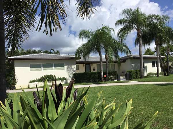 2401 N Lakeside DR, Lake Worth, FL 33460