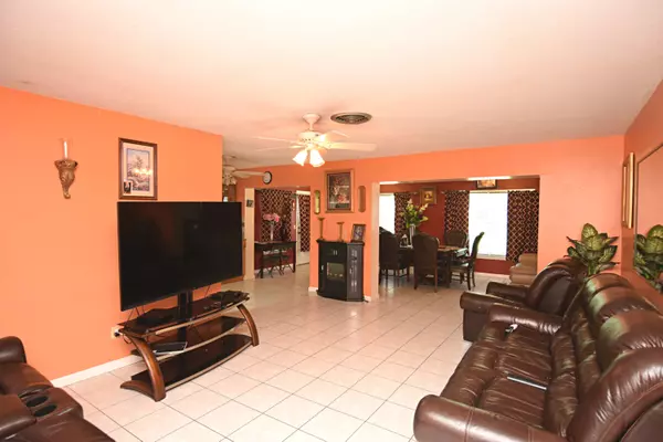 Stuart, FL 34996,1009 SE 15th CT