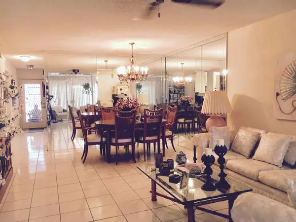 Boca Raton, FL 33496,9201 Fairbanks LN 1