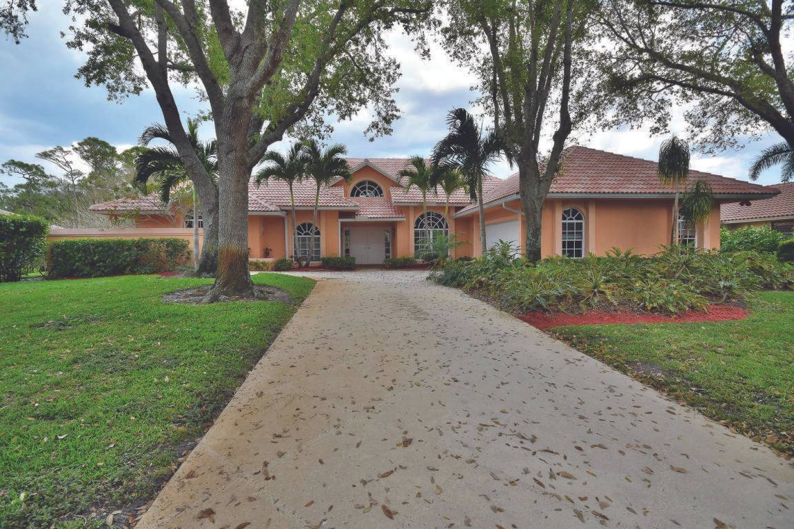 18505 SE Heritage Oaks, Tequesta, FL 33469
