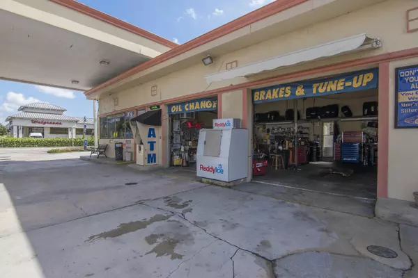 Lake Worth, FL 33462,106 S Dixie HWY