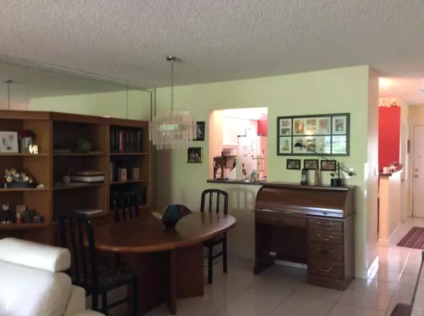 Boca Raton, FL 33496,9305 Flynn CIR 4