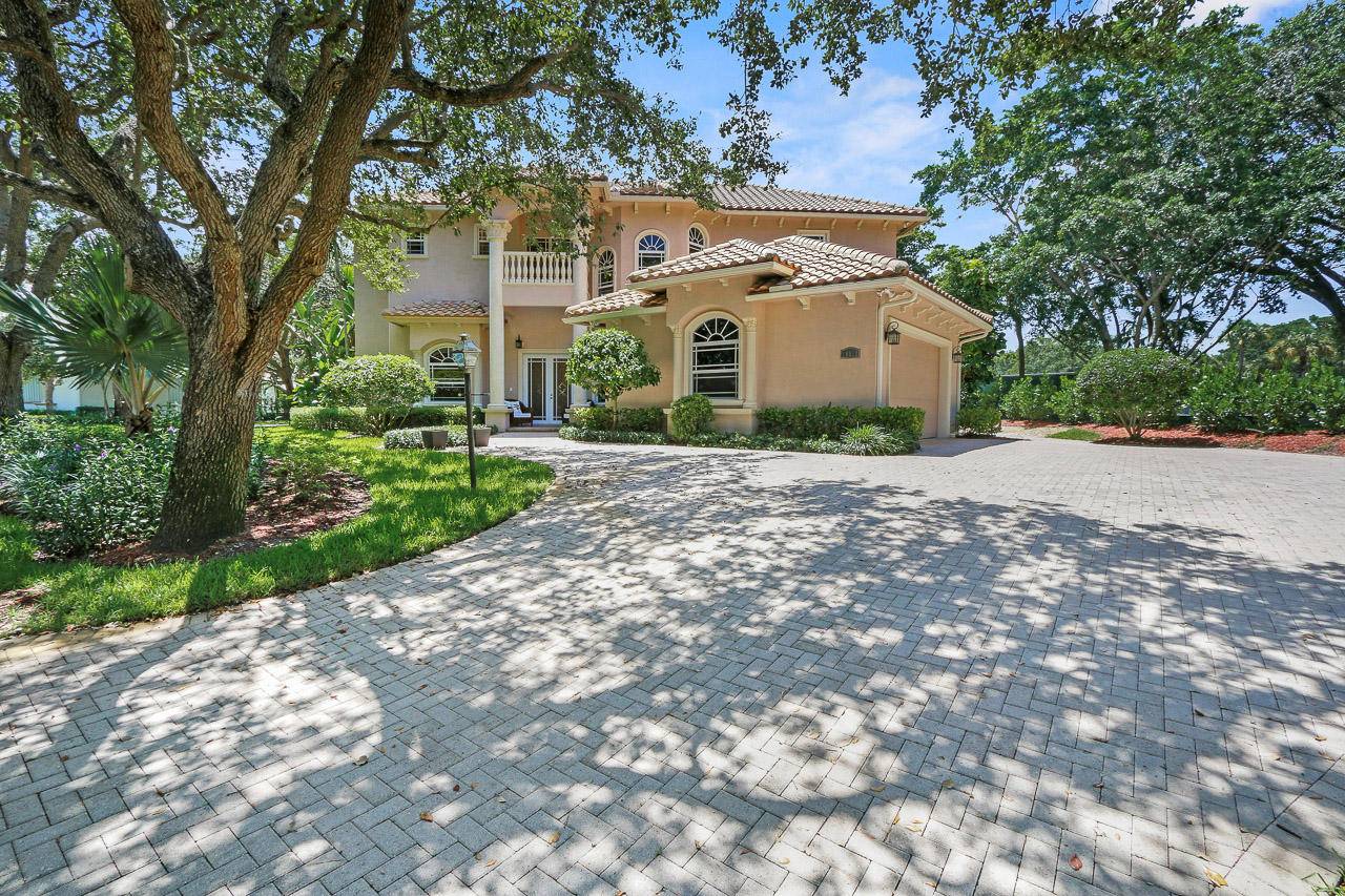 18012 SE Heritage DR, Tequesta, FL 33469