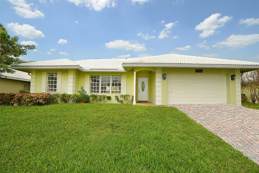 877 Walnut TER, Boca Raton, FL 33486