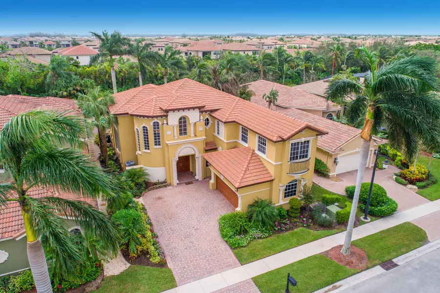 8018 Valhalla DR, Delray Beach, FL 33446