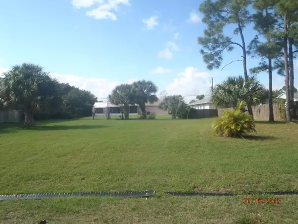 2436 SE Allen ST, Port Saint Lucie, FL 34953