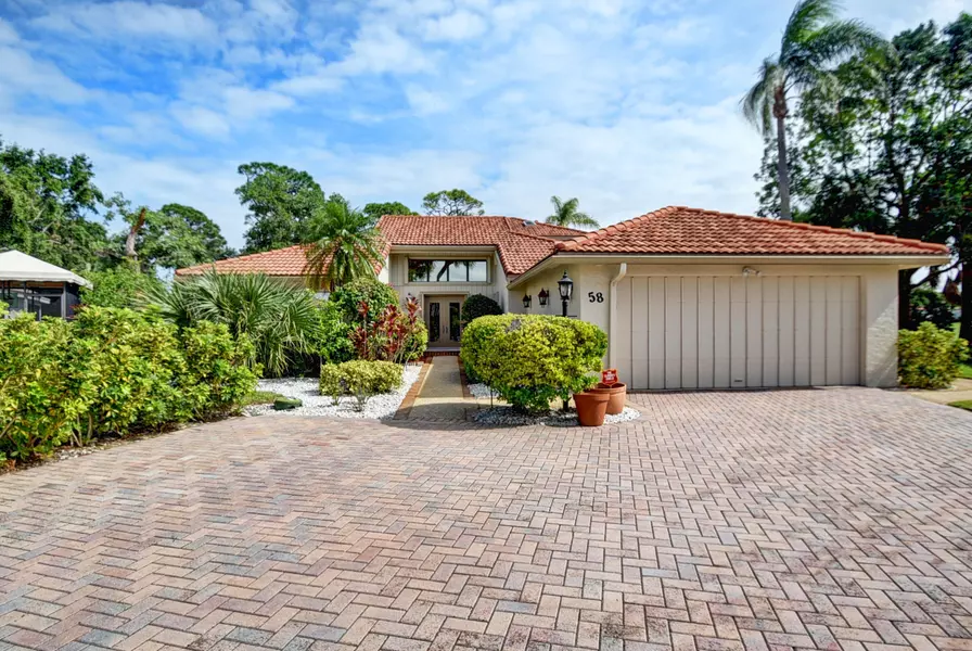 58 Woods LN, Boynton Beach, FL 33436