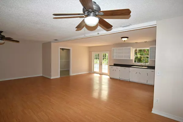 Jensen Beach, FL 34957,2442 NE 15th LN