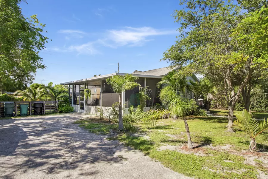 1109 S Pine ST, Lake Worth, FL 33460