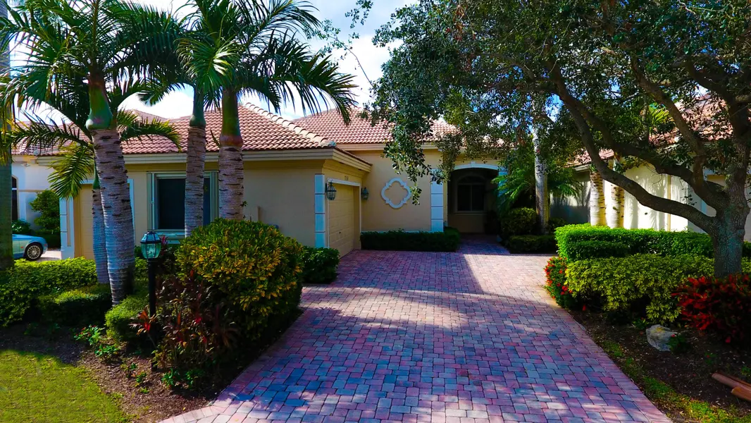 7150 Mallorca Crescent, Boca Raton, FL 33433