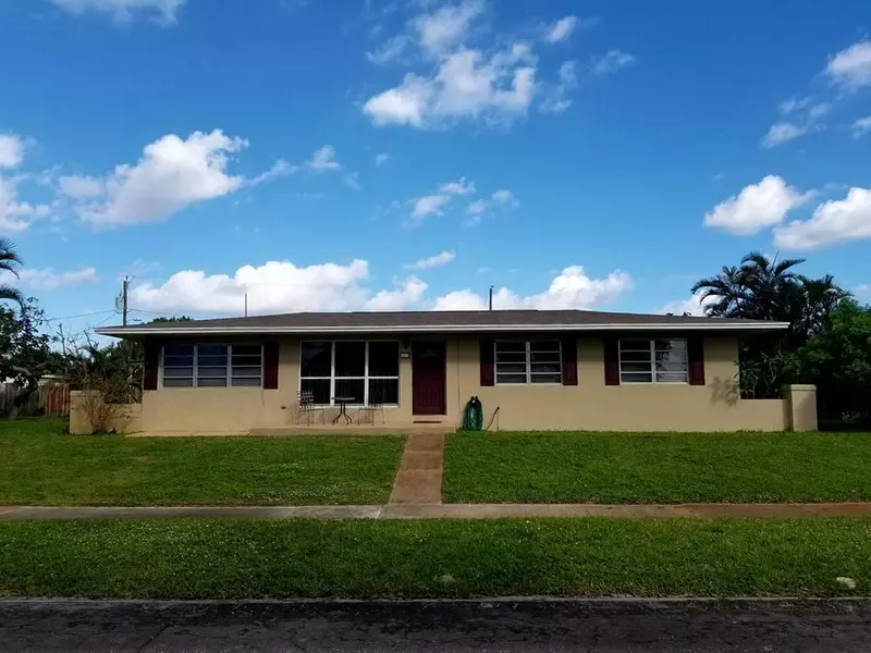 1810 Major DR, Lake Worth, FL 33461