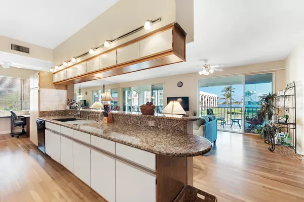 Hypoluxo, FL 33462,102 Half Moon CIR A3